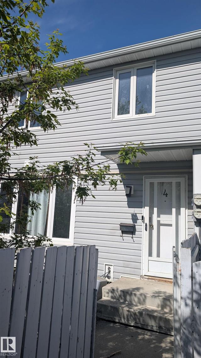4 AMBERLY Crest  Edmonton, AB T5A 2H9