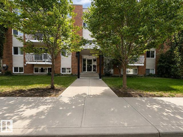 #402 10625 83 AV NW  Edmonton, AB T6E 2E3