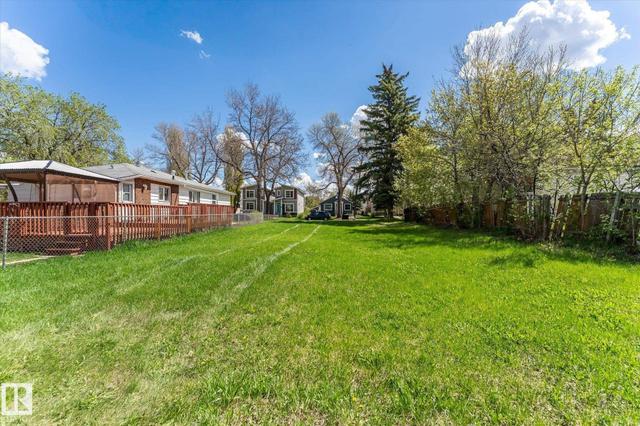 12122 45 Street NW  Edmonton, AB T5W 2V1
