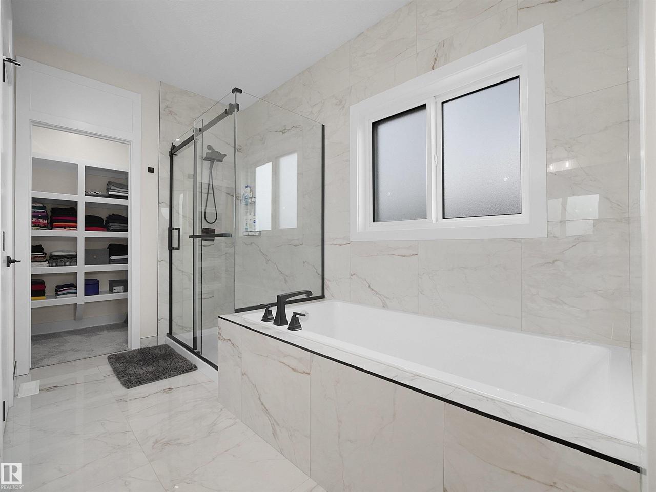 7214 Kiviaq Link, Edmonton, AB - Indoor Photo Showing Bathroom