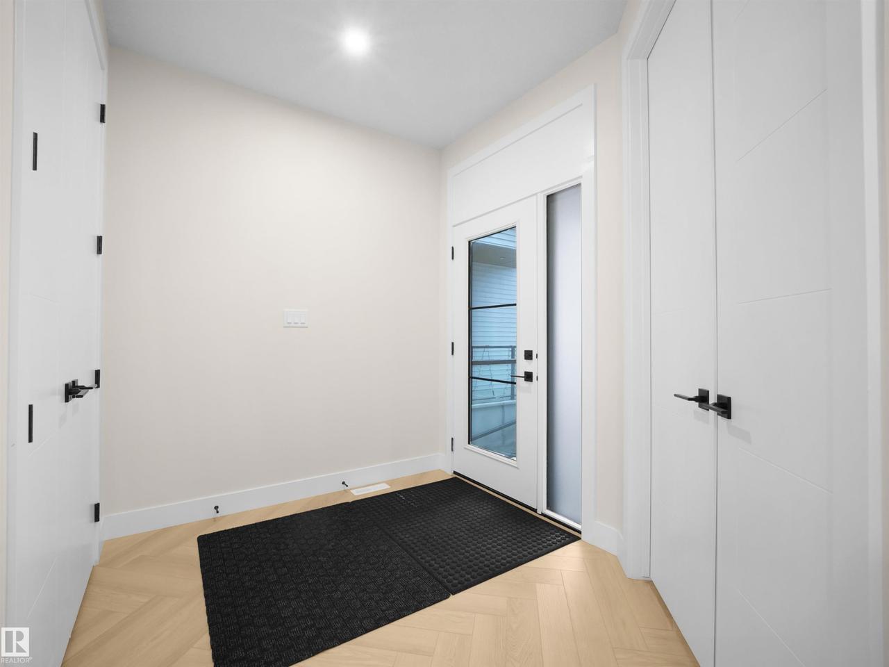 7214 Kiviaq Link, Edmonton, AB - Indoor Photo Showing Other Room