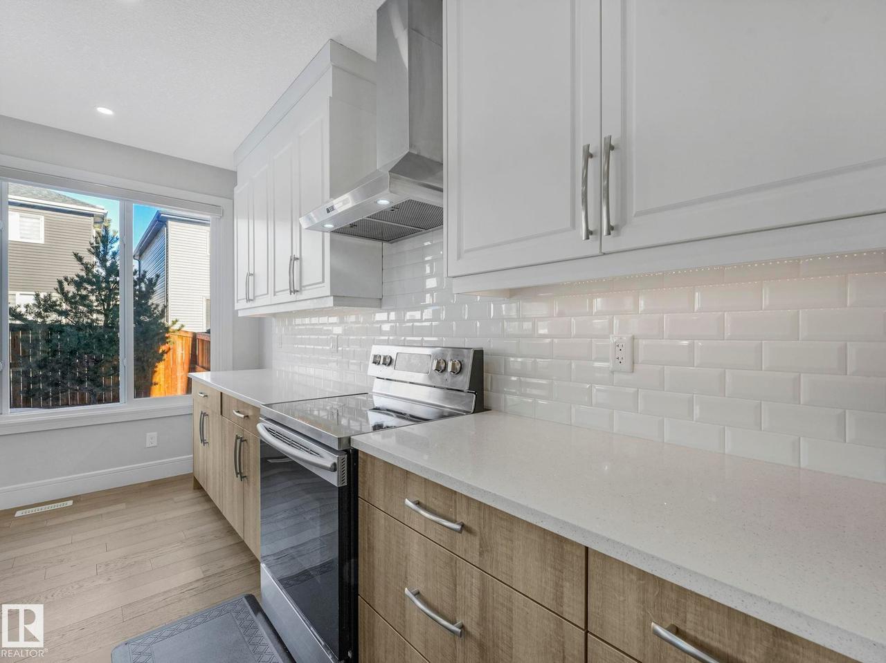 8641 Mayday Wynd Sw, Edmonton, AB - Indoor Photo Showing Kitchen