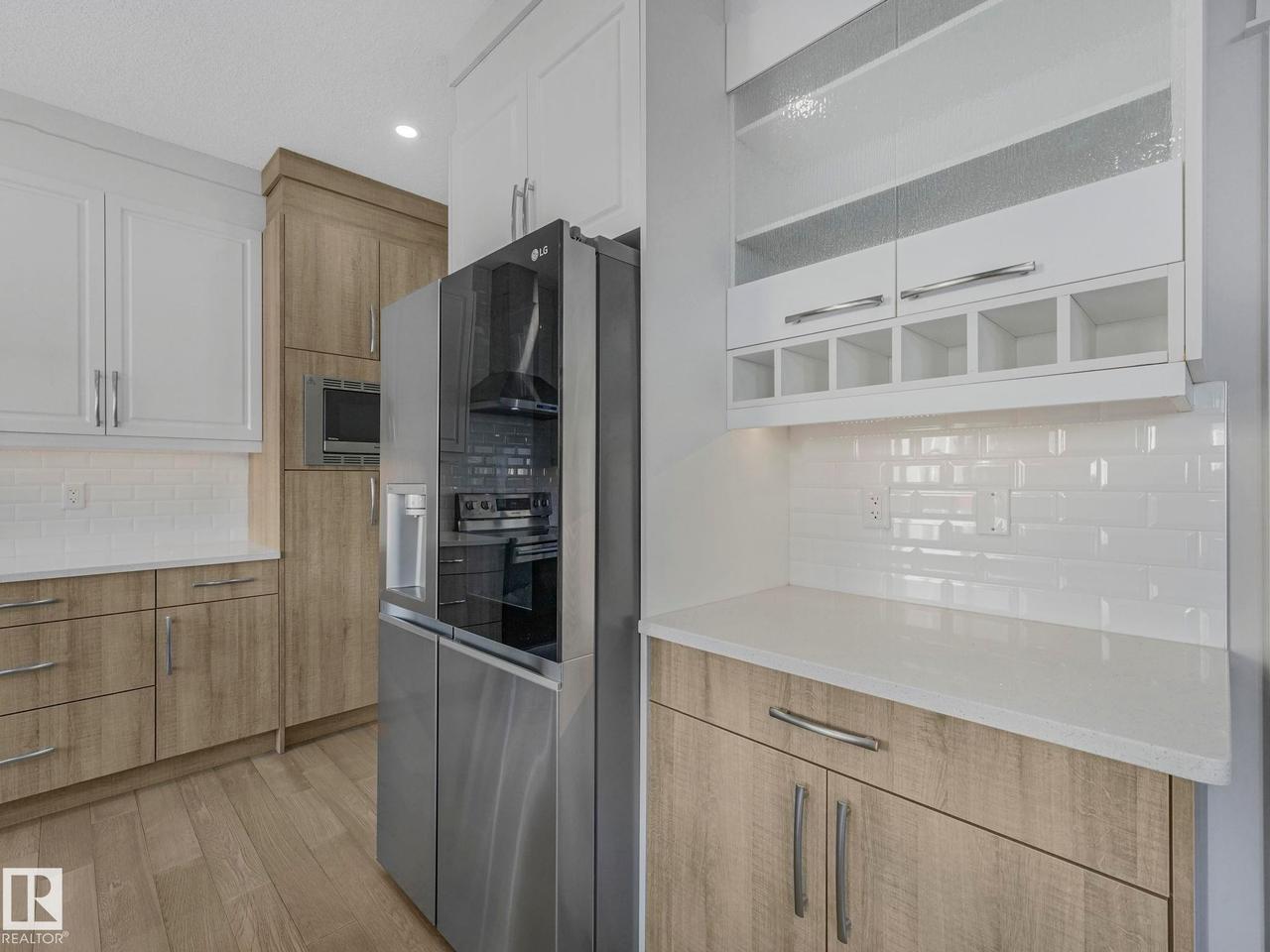 8641 Mayday Wynd Sw, Edmonton, AB - Indoor Photo Showing Kitchen