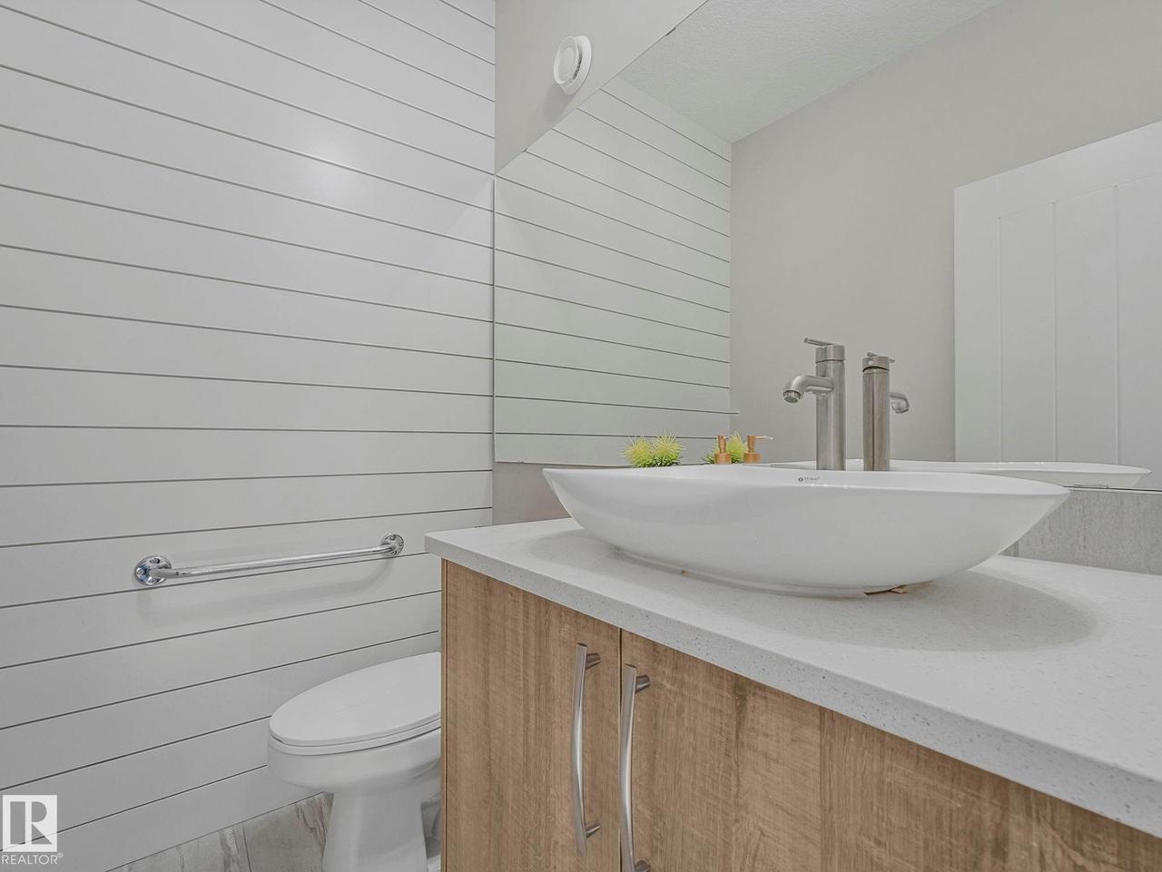 8641 Mayday Wynd Sw, Edmonton, AB - Indoor Photo Showing Bathroom