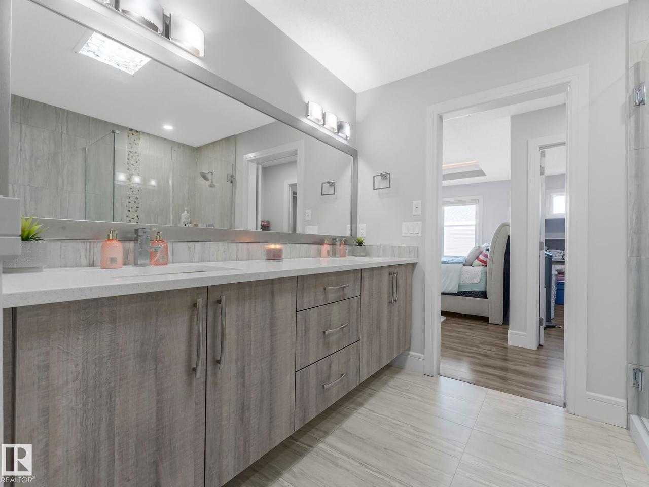 8641 Mayday Wynd Sw, Edmonton, AB - Indoor Photo Showing Bathroom