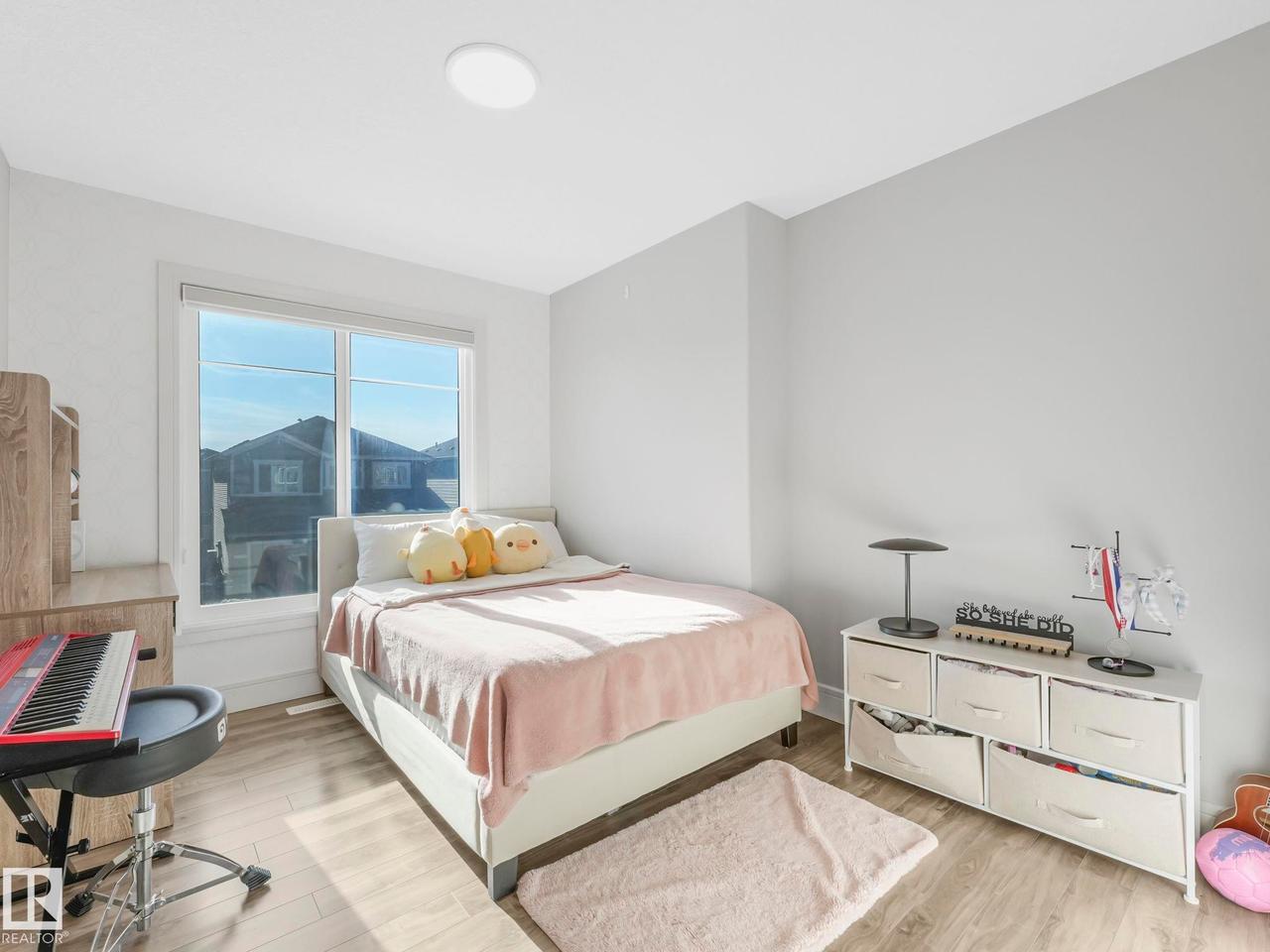 8641 Mayday Wynd Sw, Edmonton, AB - Indoor Photo Showing Bedroom