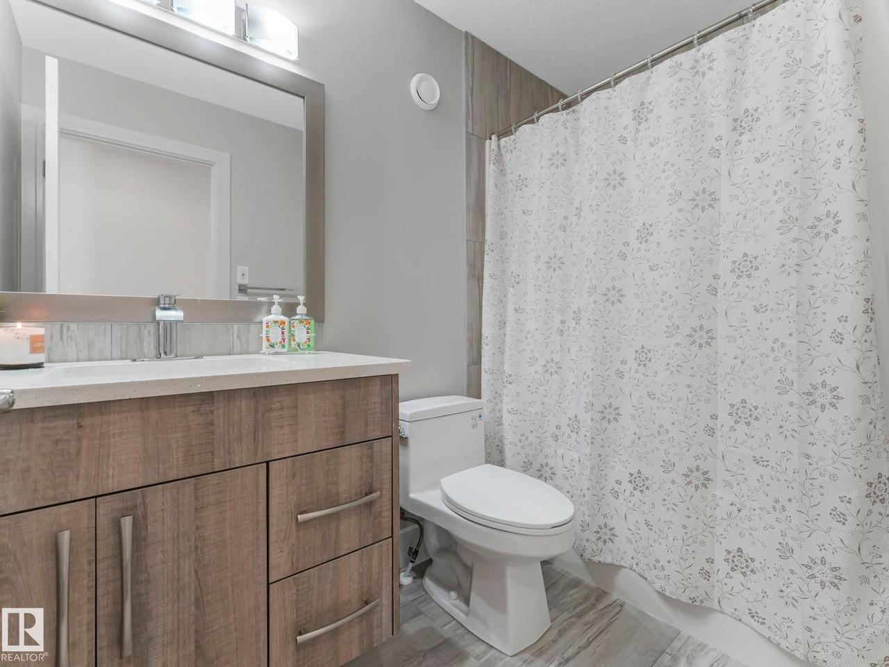 8641 Mayday Wynd Sw, Edmonton, AB - Indoor Photo Showing Bathroom