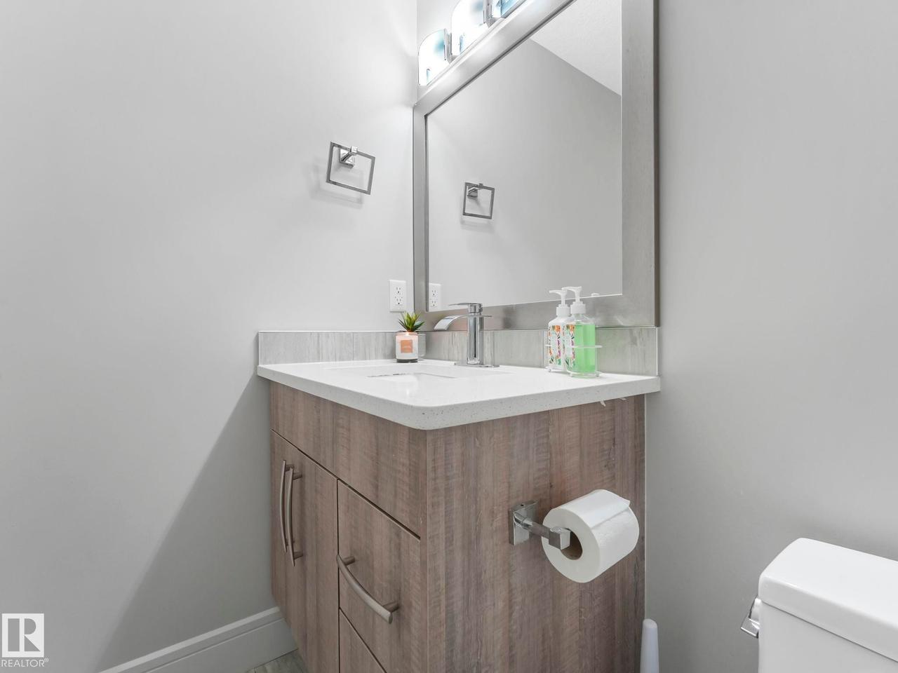 8641 Mayday Wynd Sw, Edmonton, AB - Indoor Photo Showing Bathroom