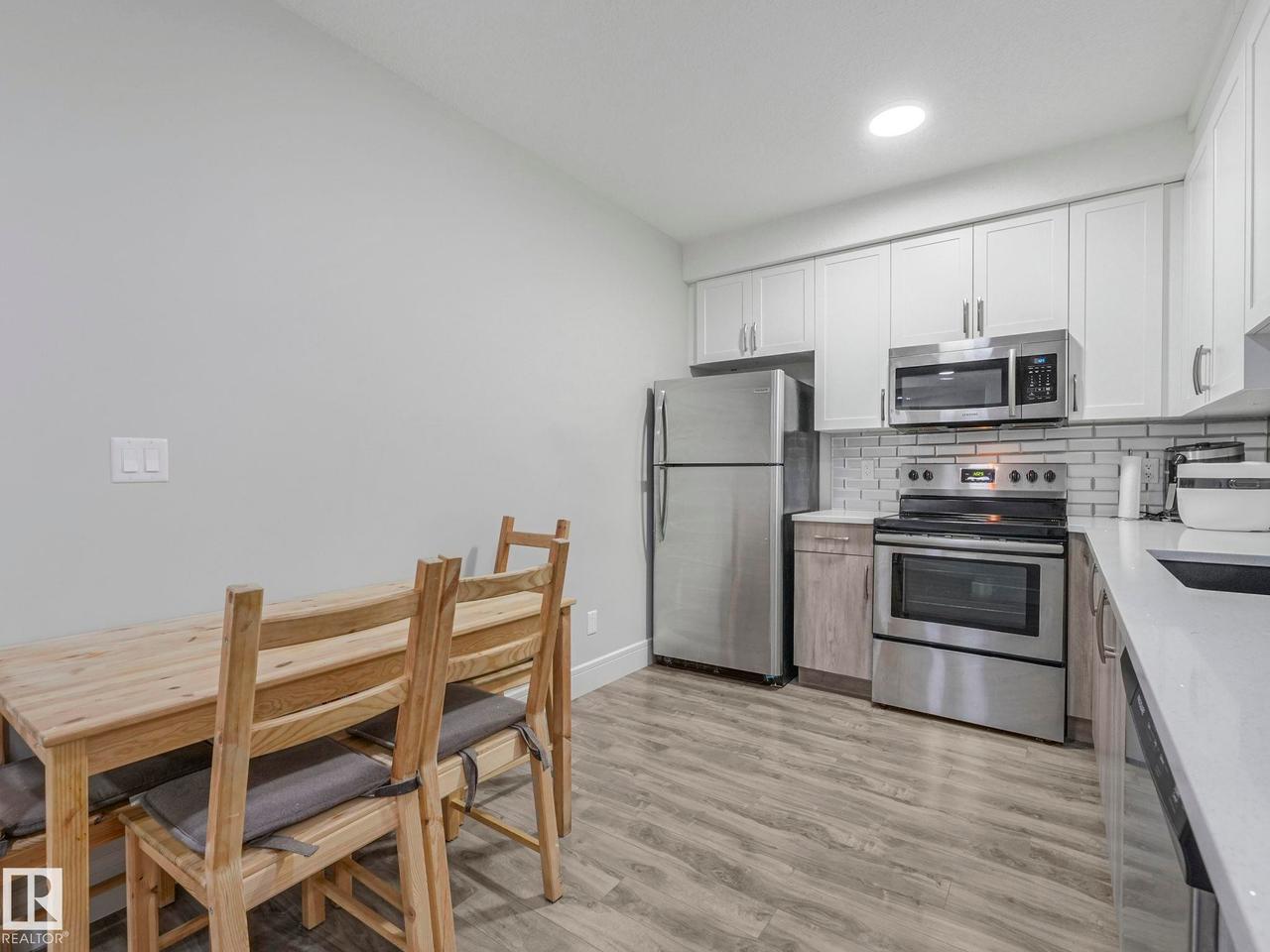 8641 Mayday Wynd Sw, Edmonton, AB - Indoor Photo Showing Kitchen