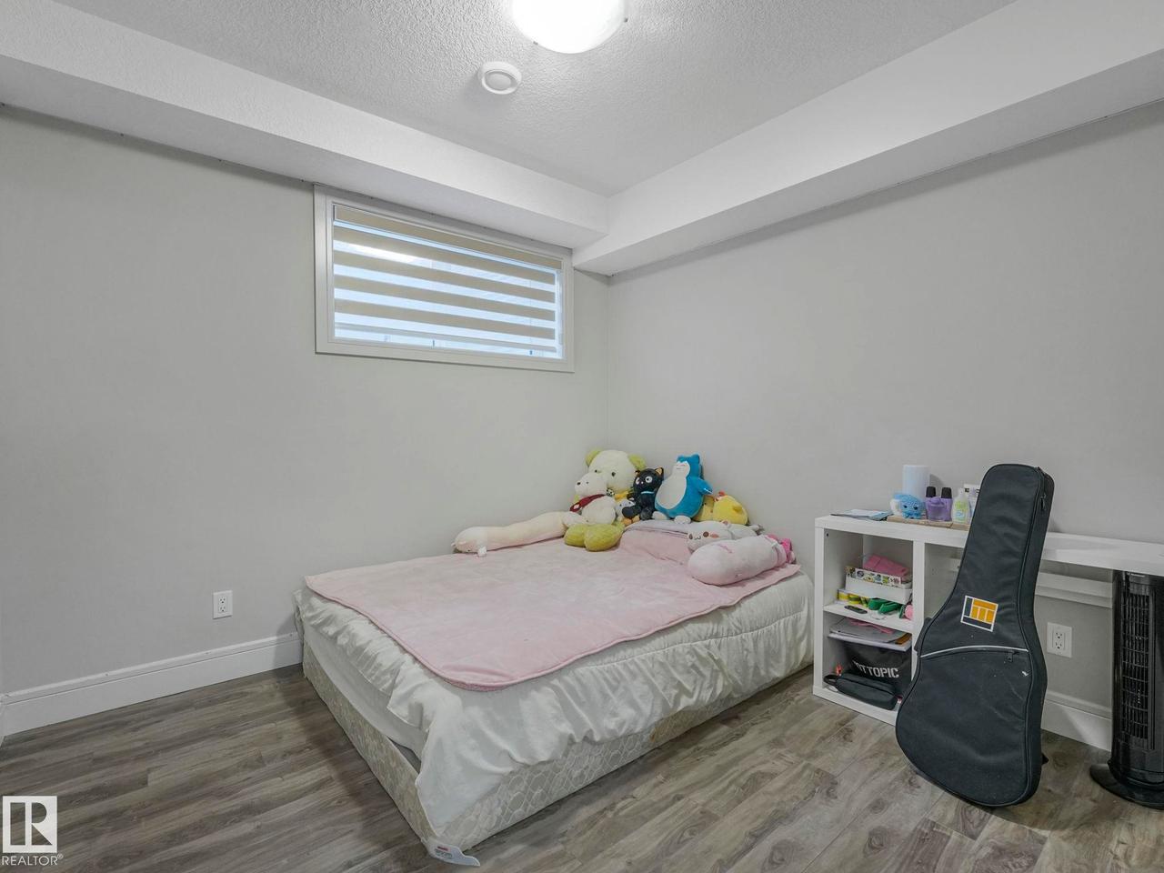 8641 Mayday Wynd Sw, Edmonton, AB - Indoor Photo Showing Bedroom