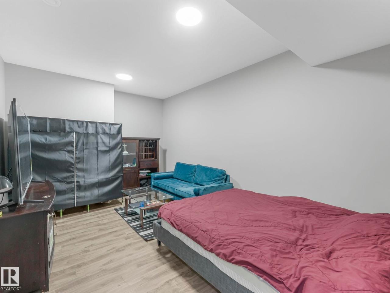 8641 Mayday Wynd Sw, Edmonton, AB - Indoor Photo Showing Bedroom