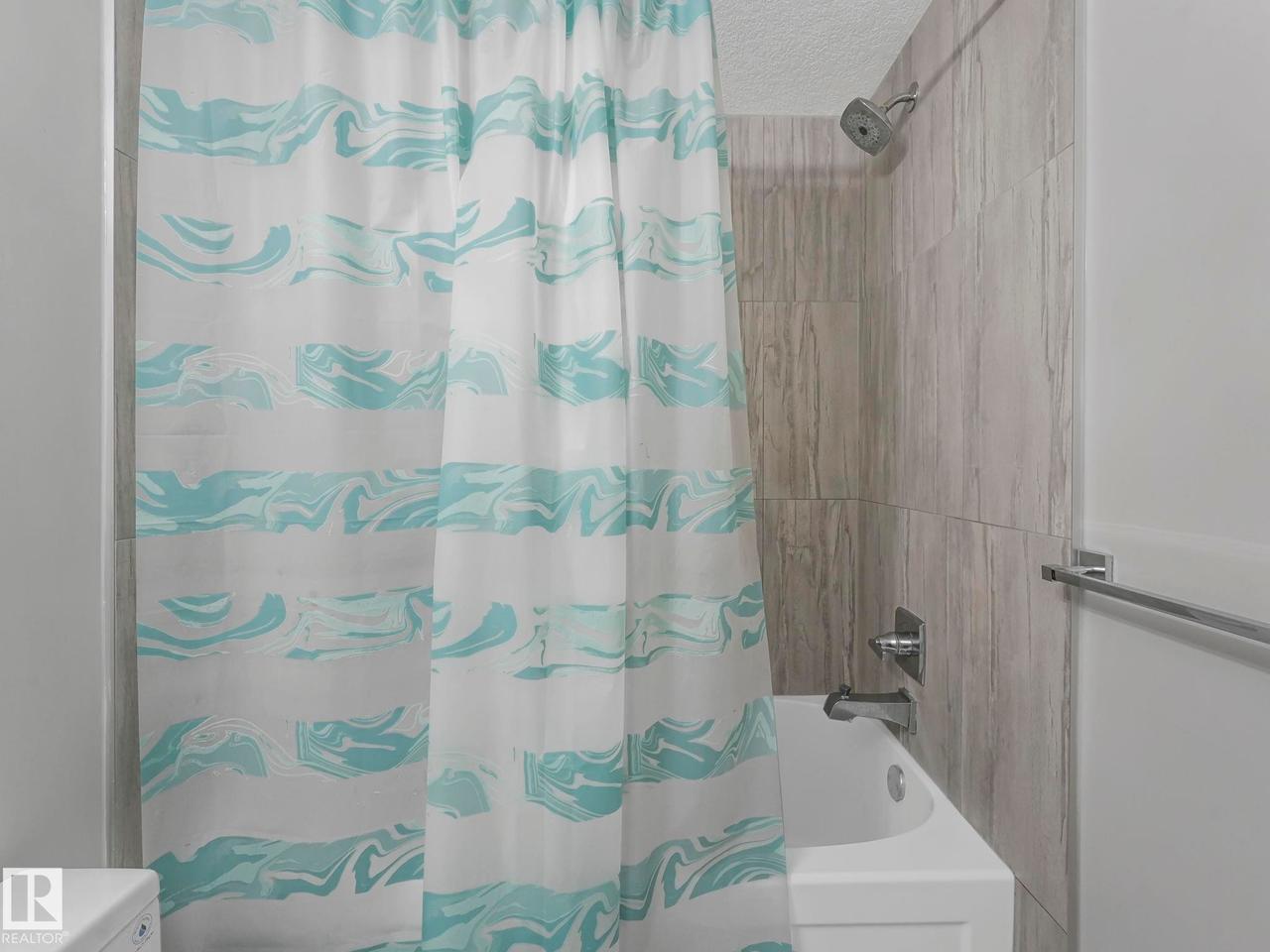 8641 Mayday Wynd Sw, Edmonton, AB - Indoor Photo Showing Bathroom