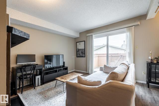 #20 3812 20 AV NW  Edmonton, AB T6L 4B2