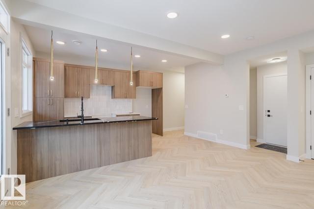 #11 16231 19 AV SW  Edmonton, AB T6W 5C6