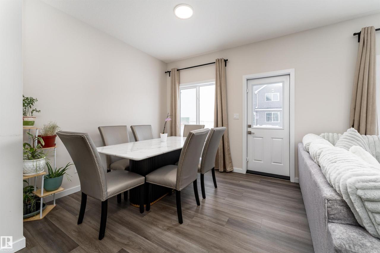 2120 Muckleplum Crescent Sw, Edmonton, AB - Indoor Photo Showing Dining Room