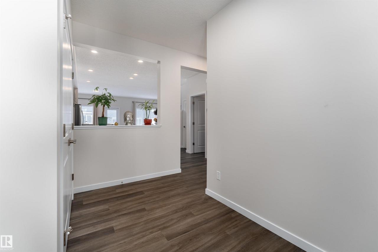 2120 Muckleplum Crescent Sw, Edmonton, AB - Indoor Photo Showing Other Room