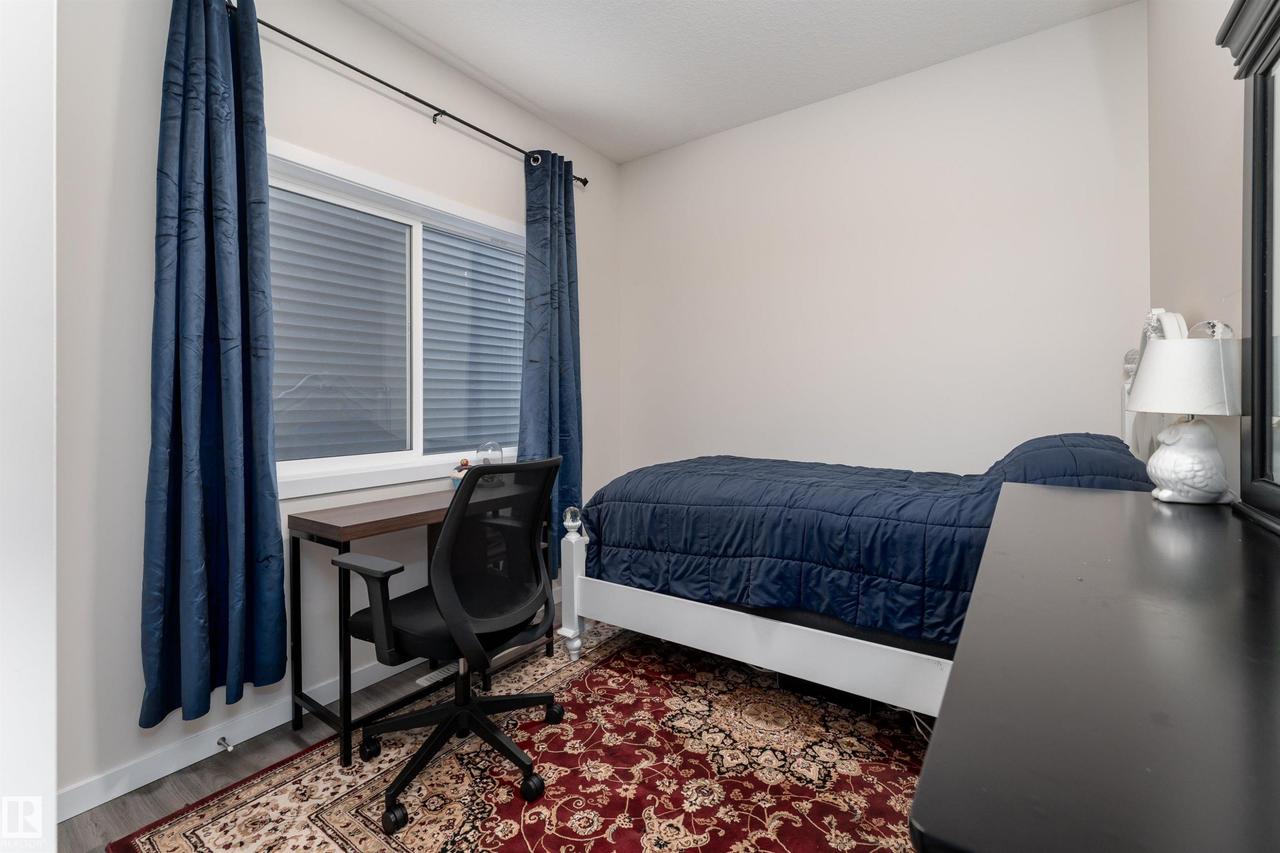 2120 Muckleplum Crescent Sw, Edmonton, AB - Indoor Photo Showing Bedroom