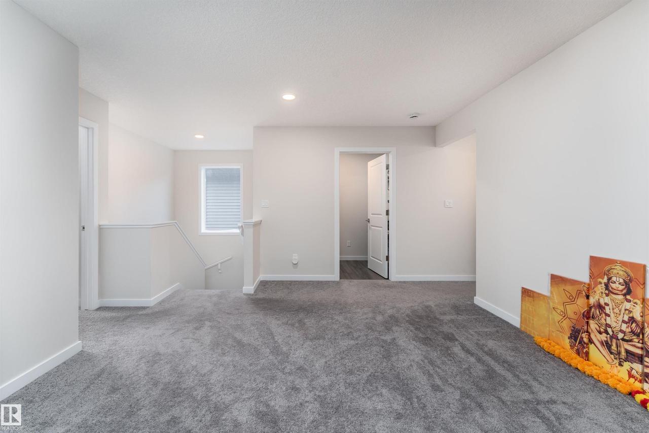 2120 Muckleplum Crescent Sw, Edmonton, AB - Indoor Photo Showing Other Room