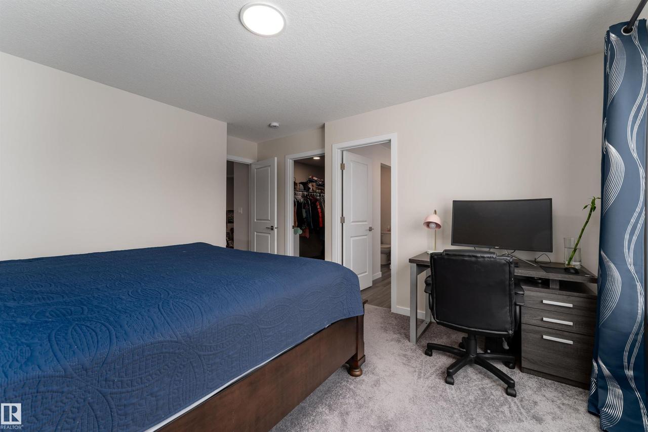 2120 Muckleplum Crescent Sw, Edmonton, AB - Indoor Photo Showing Bedroom