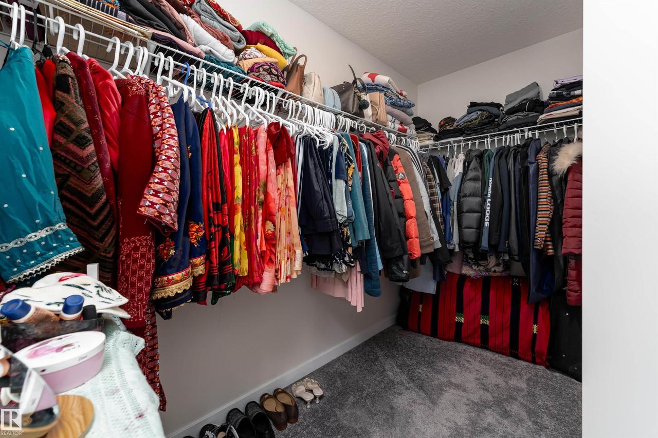 2120 Muckleplum Crescent Sw, Edmonton, AB - Indoor With Storage