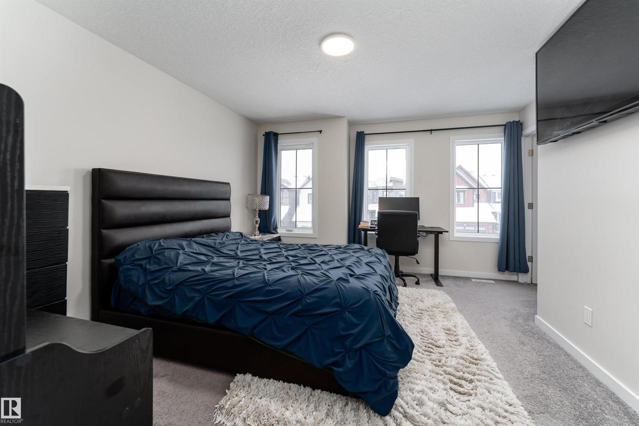 2120 Muckleplum Crescent Sw, Edmonton, AB - Indoor Photo Showing Bedroom