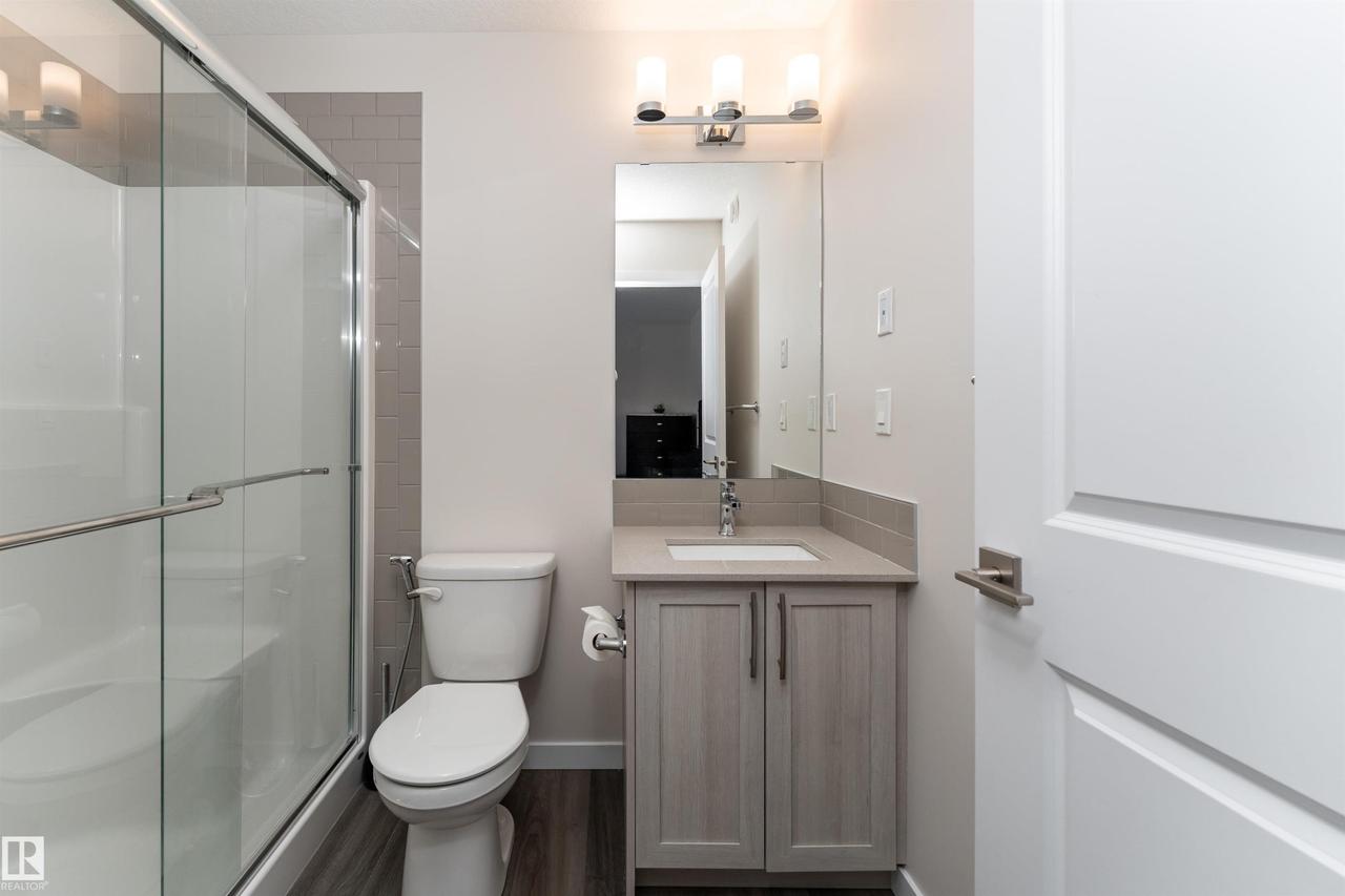 2120 Muckleplum Crescent Sw, Edmonton, AB - Indoor Photo Showing Bathroom