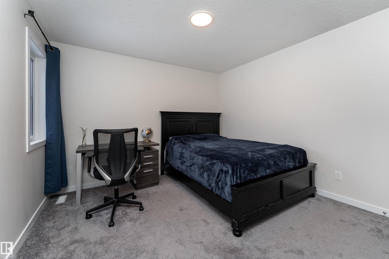2120 Muckleplum Crescent Sw, Edmonton, AB - Indoor Photo Showing Bedroom