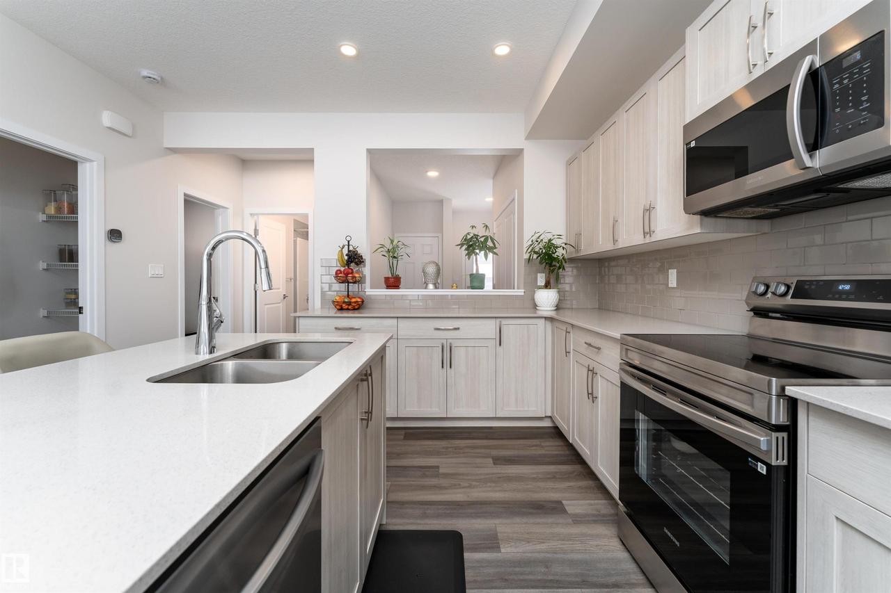 2120 Muckleplum Crescent Sw, Edmonton, AB - Indoor Photo Showing Kitchen With Double Sink With Upgraded Kitchen