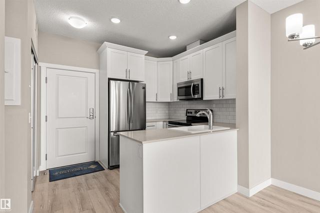412 12804 140 Avenue  Edmonton, AB T6V 0M3