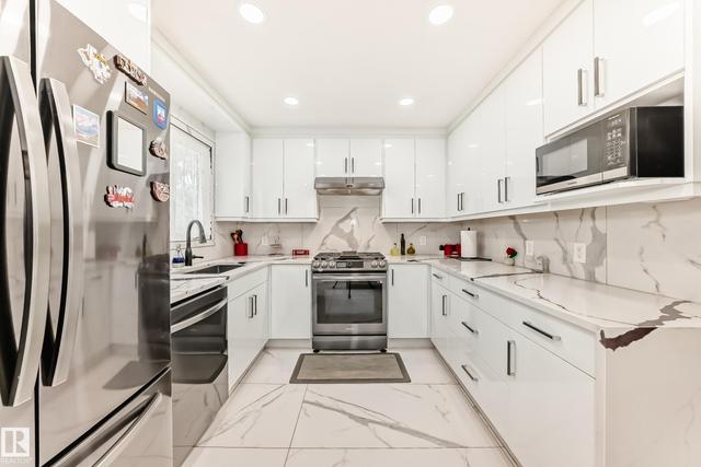 3843 47 Street NW  Edmonton, AB T6L 5B3