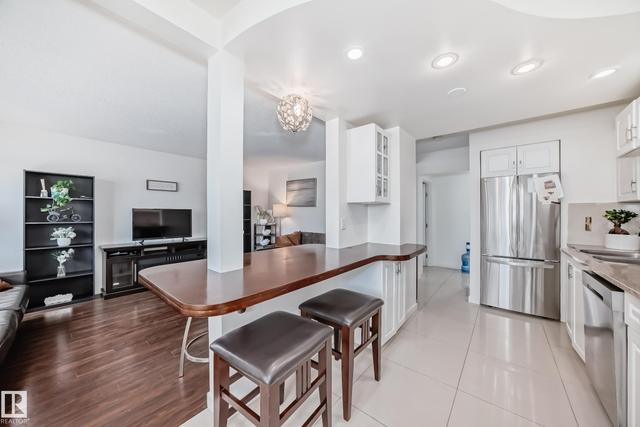 75 AMBERLY Court  Edmonton, AB T5A 2N9