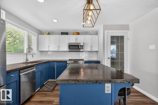 152 WARWICK Road NW  Edmonton, AB T5X 4P8