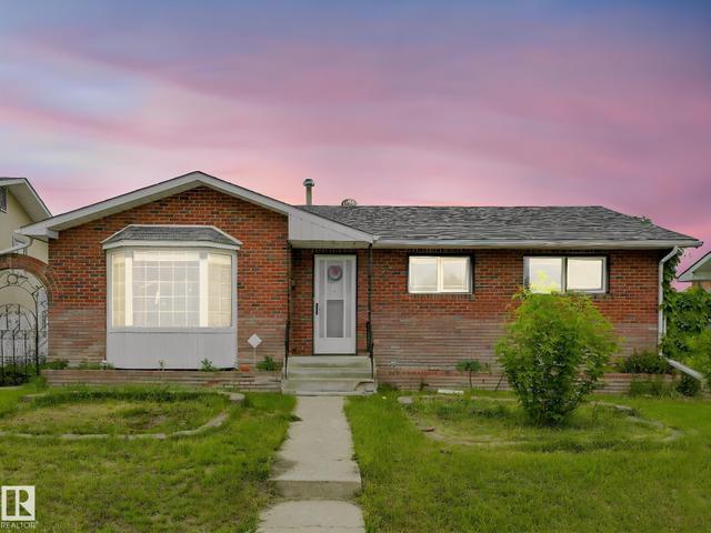 9528 151 Avenue NW  Edmonton, AB T5E 2R3