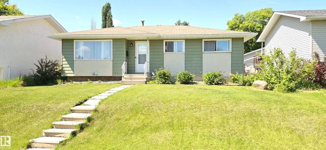 10924 30 Street NW  Edmonton, AB T5W 1V9
