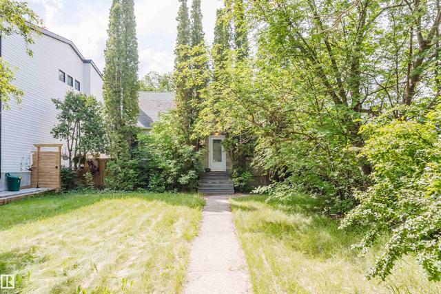 7230 112 Street  Edmonton, AB T6G 1J3