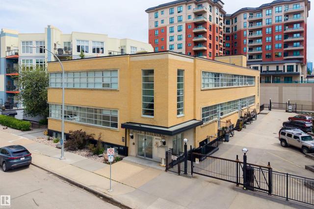 202 10123 112 Street  Edmonton, AB T5K 1M1