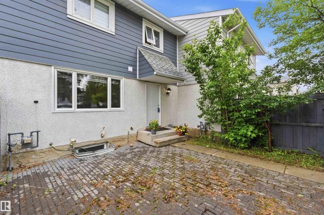 219 Callingwood Tw NW NW  Edmonton, AB T5T 1A3