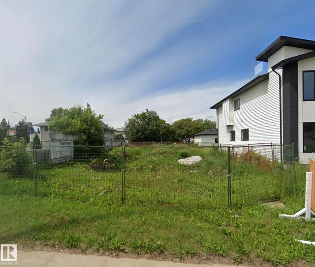 10712 149 Street NW  Edmonton, AB T5P 1M2