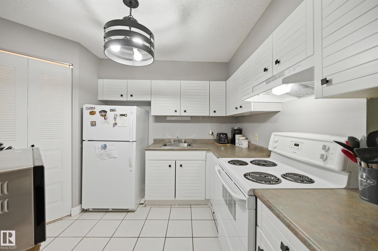 #200 10149 Saskatchewan Dr Nw, Edmonton, AB - Indoor Photo Showing Kitchen