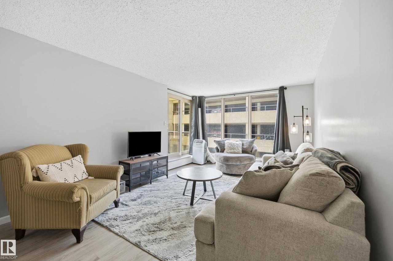 #200 10149 Saskatchewan Dr Nw, Edmonton, AB - Indoor Photo Showing Living Room
