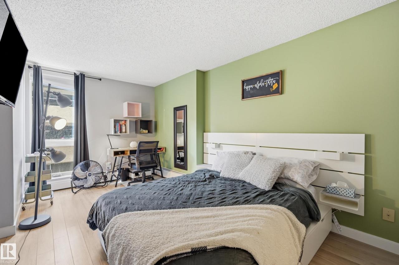 #200 10149 Saskatchewan Dr Nw, Edmonton, AB - Indoor Photo Showing Bedroom