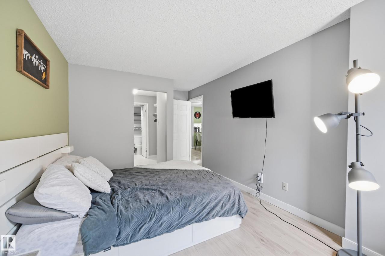 #200 10149 Saskatchewan Dr Nw, Edmonton, AB - Indoor Photo Showing Bedroom