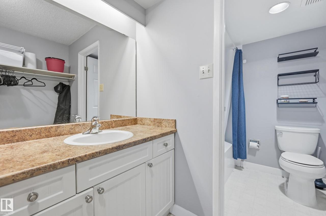 #200 10149 Saskatchewan Dr Nw, Edmonton, AB - Indoor Photo Showing Bathroom