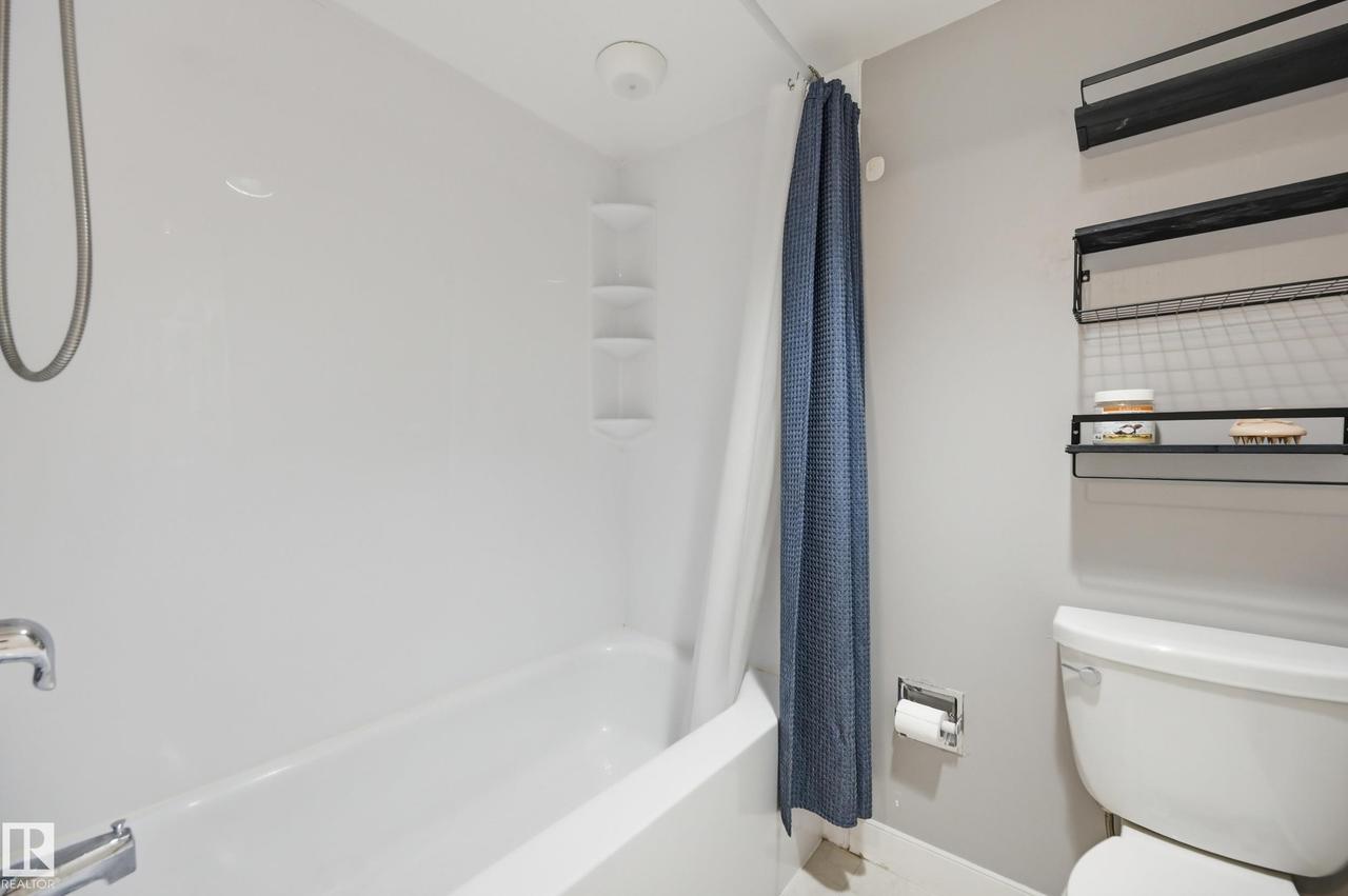 #200 10149 Saskatchewan Dr Nw, Edmonton, AB - Indoor Photo Showing Bathroom