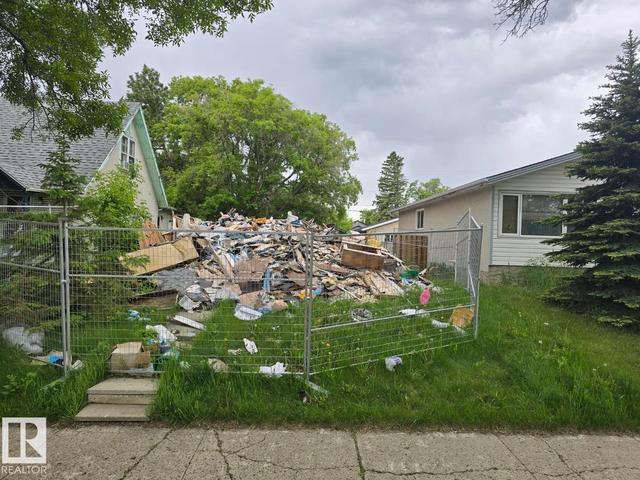 13024 65 Street NW  Edmonton, AB T5A 1A1