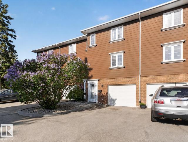 17092 67 Avenue NW  Edmonton, AB T5T 1Y8