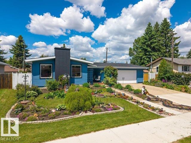 6916 92A Avenue NW  Edmonton, AB T6B 0T8