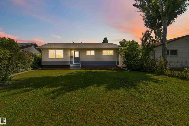 15015 95 Street  Edmonton, AB T5E 3Z3