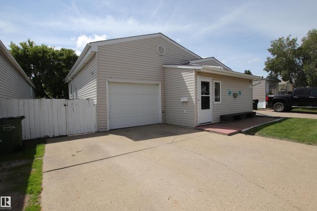 2415 West Oak WAY Northwest  Edmonton, AB T5S 1T7