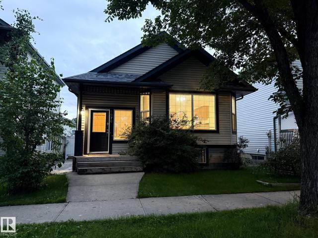 1978 TOMLINSON GREEN NW  Edmonton, AB T6R 2R6